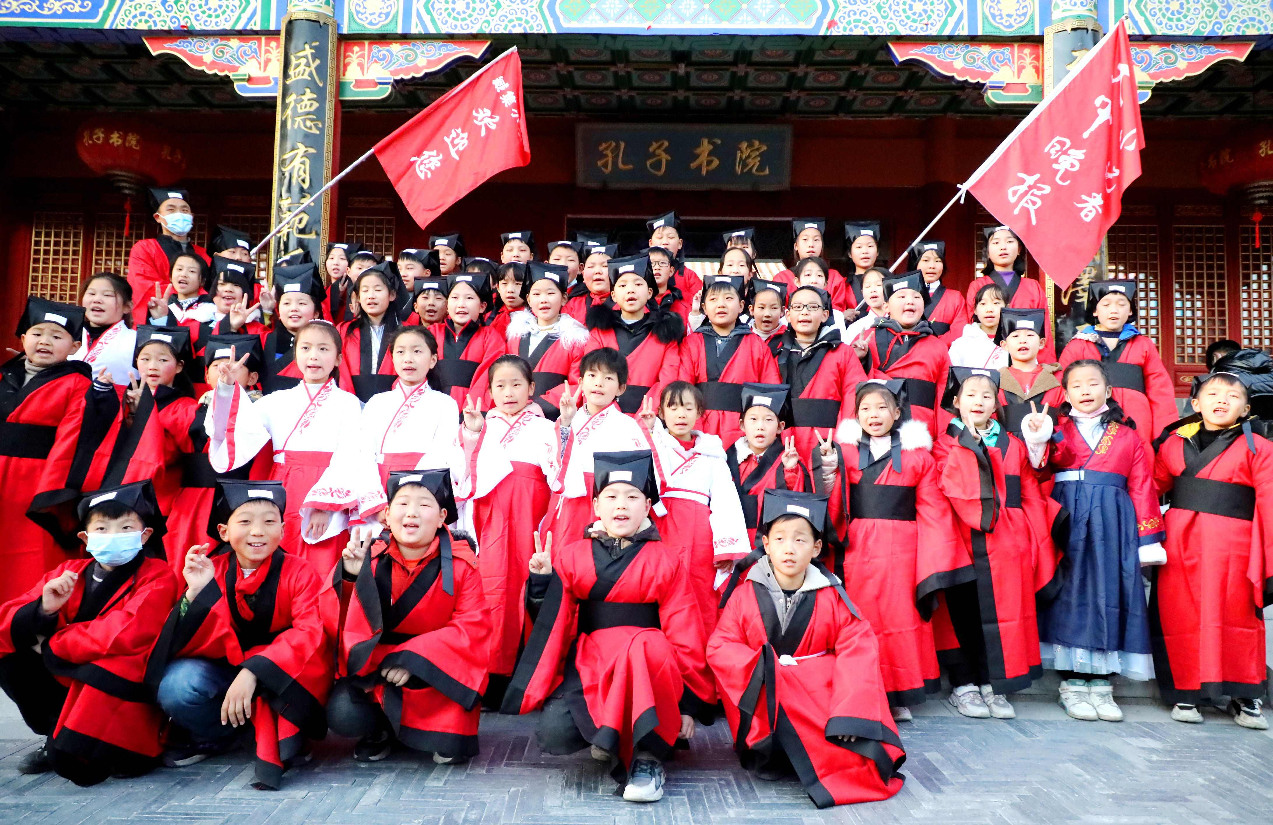 學(xué)習(xí)國(guó)學(xué)文化 傳承華夏文脈——天中晚報(bào)小記者研學(xué)活動(dòng)走進(jìn)皇家驛站孔子書院