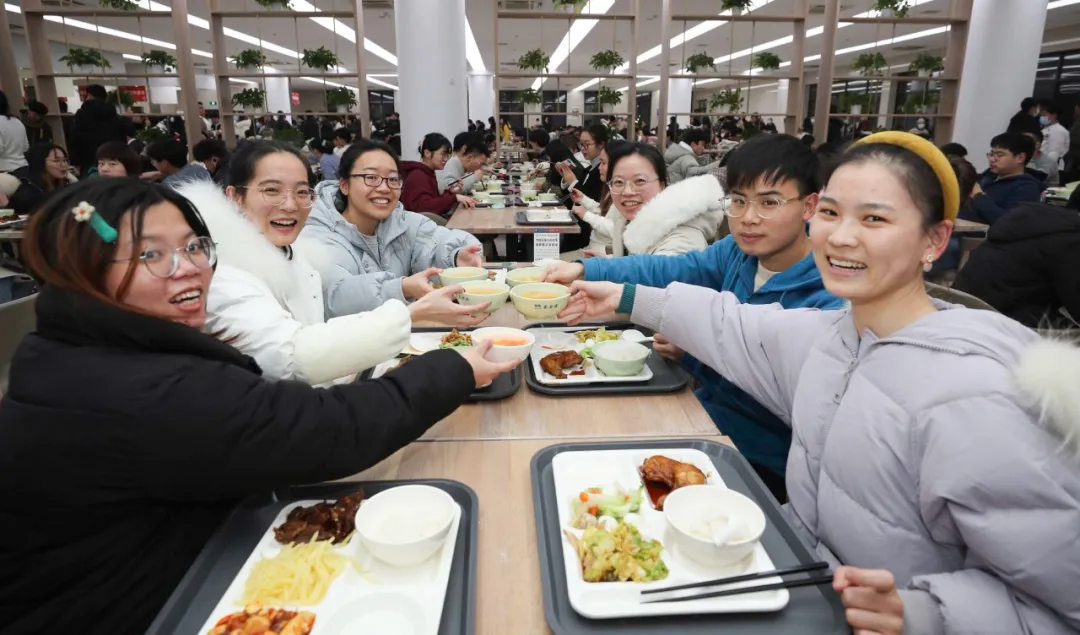 浙江大学2022年新年贺词来了！我们一起向未来