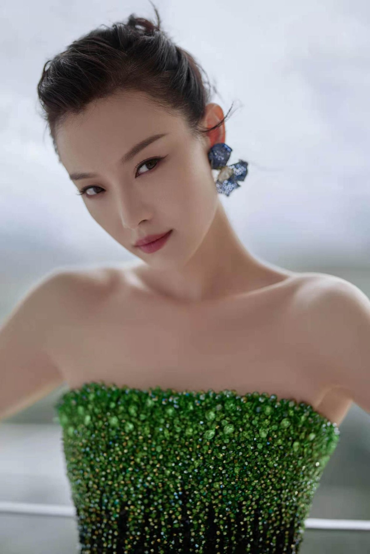 中国风就是最牛的！张小斐穿云锦高定靠文化底蕴美过倪妮，成赢家