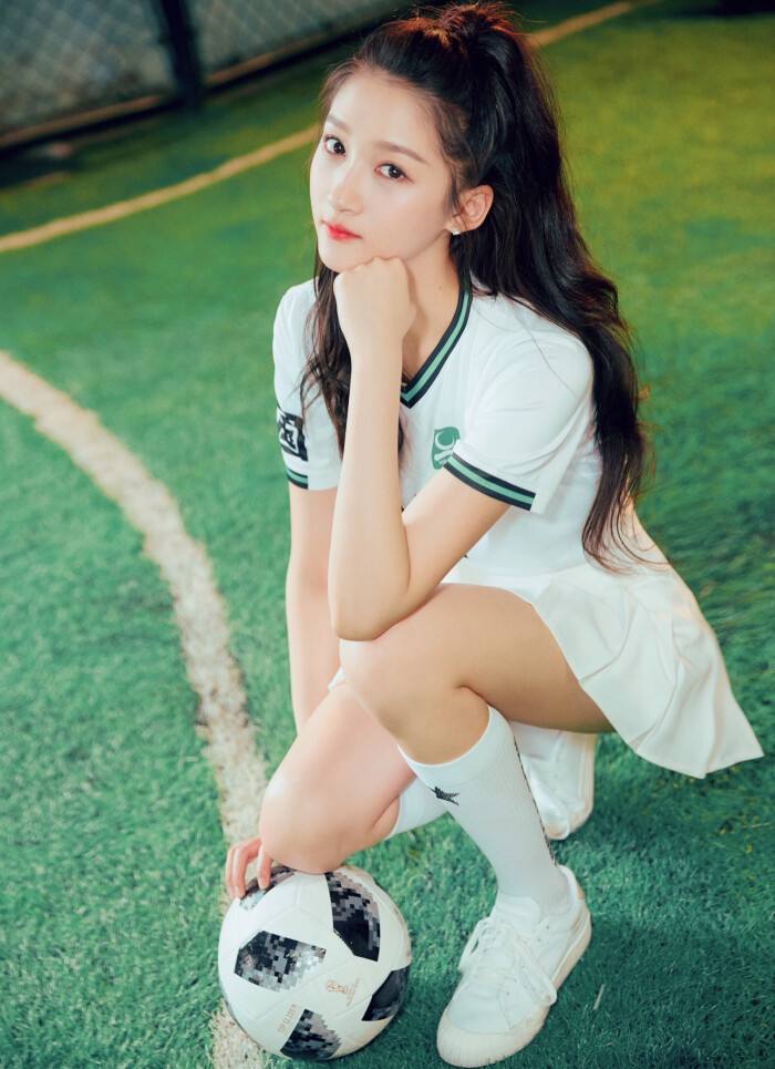 很奇怪晓彤不管什么类照片，看到她始终感觉还是“国民闺女”