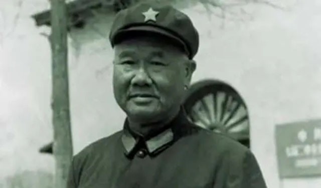 中国几大军区(1955年，我国成立12大军区，主要领导都有谁？)