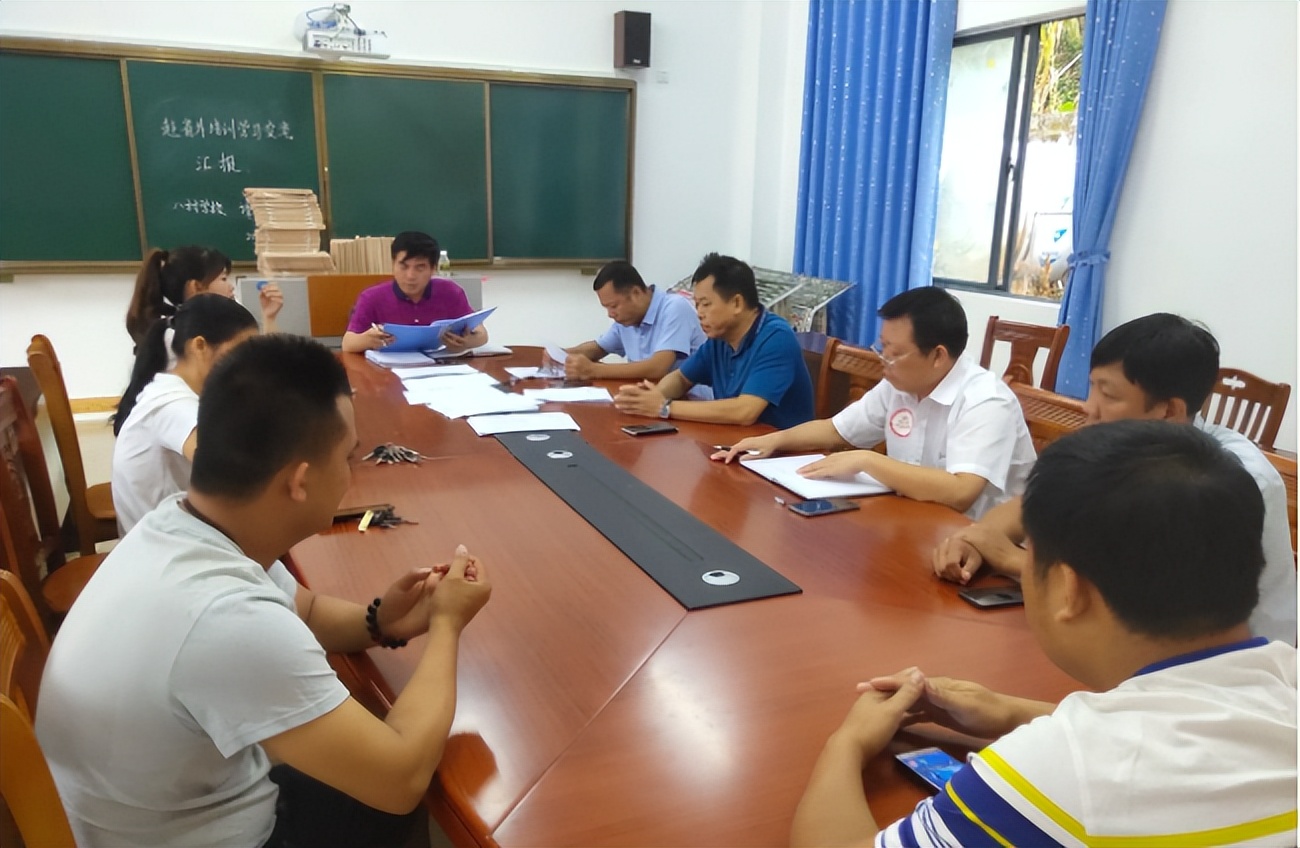 三名老师“盯上”校长种的草莓，偷吃过程不断反转，结局笑翻众人