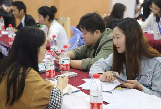 上大学后才知道，有种学生叫“隐形贫困生”，平常根本看不出来