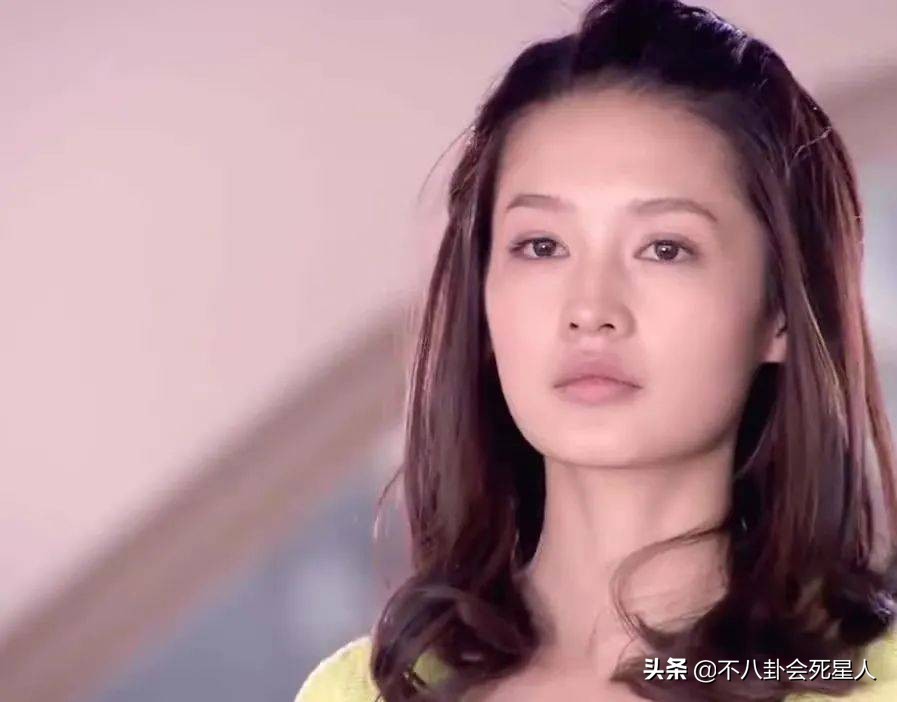 这7位女星面相显苦，总是一副“愁眉苦脸”的样子，太吃亏了