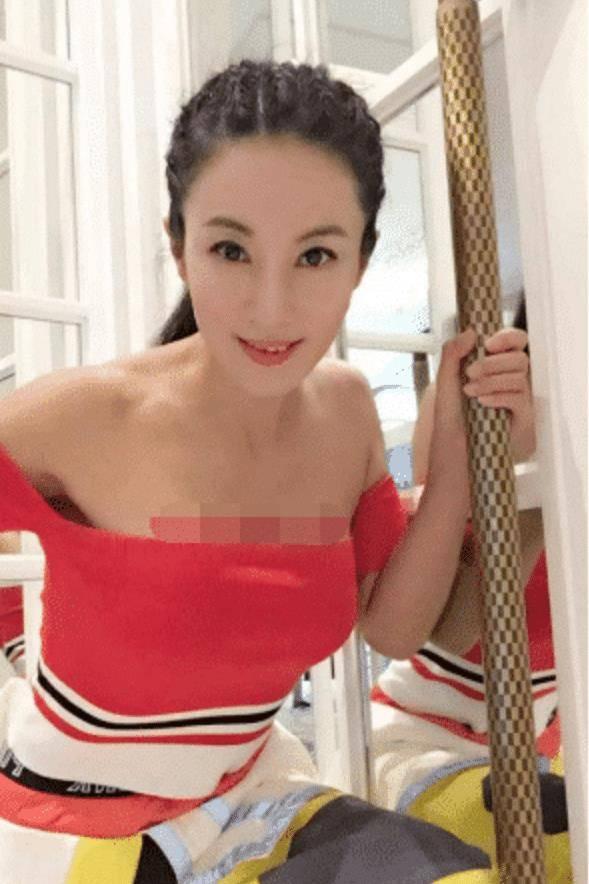 她才是名副其实的不老女神，甩赵雅芝好远，儿子都称她为女神