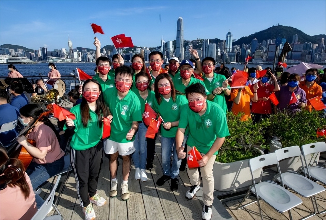 庆回归开新篇 香港江苏青年总会成功协办维港快闪暨交响音乐会活动