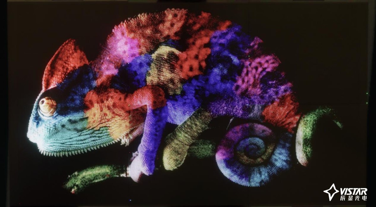 辰显光电成功推出大陆首款自主开发玻璃基Micro LED拼接屏