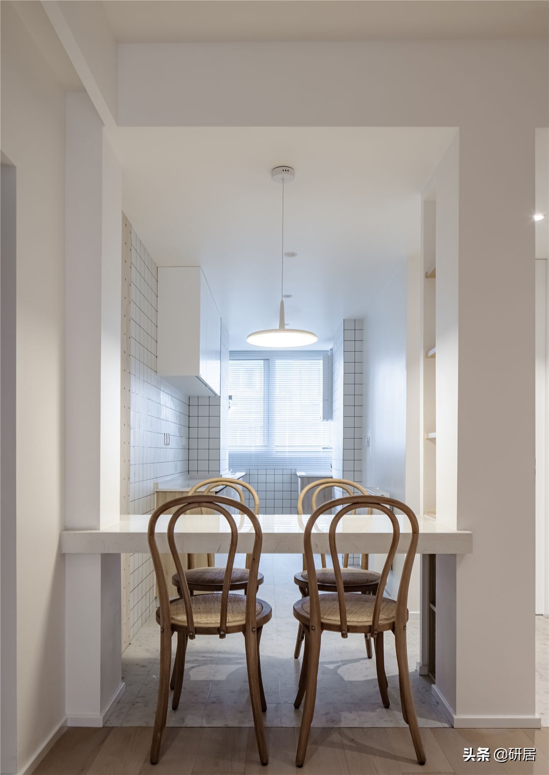 这对夫妻厉害了，50平的家装成了3室，室内温馨舒适，有大量收纳