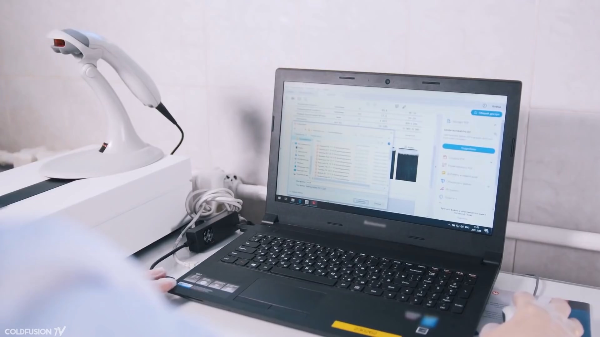 她被硅谷称为“女乔布斯”！靠着一滴血差点忽悠的硅谷彻底崩溃