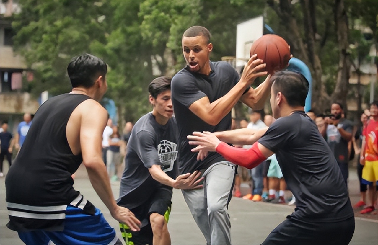 艾佛森为什么没有nba(普通人为何打不了NBA？看了艾弗森手掌 字母哥跟腱 你就懂)