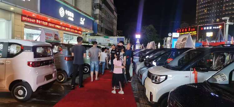 武宣舉辦新能源汽車(chē)推廣活動(dòng)，倡導(dǎo)低碳出行激發(fā)消費(fèi)新活力