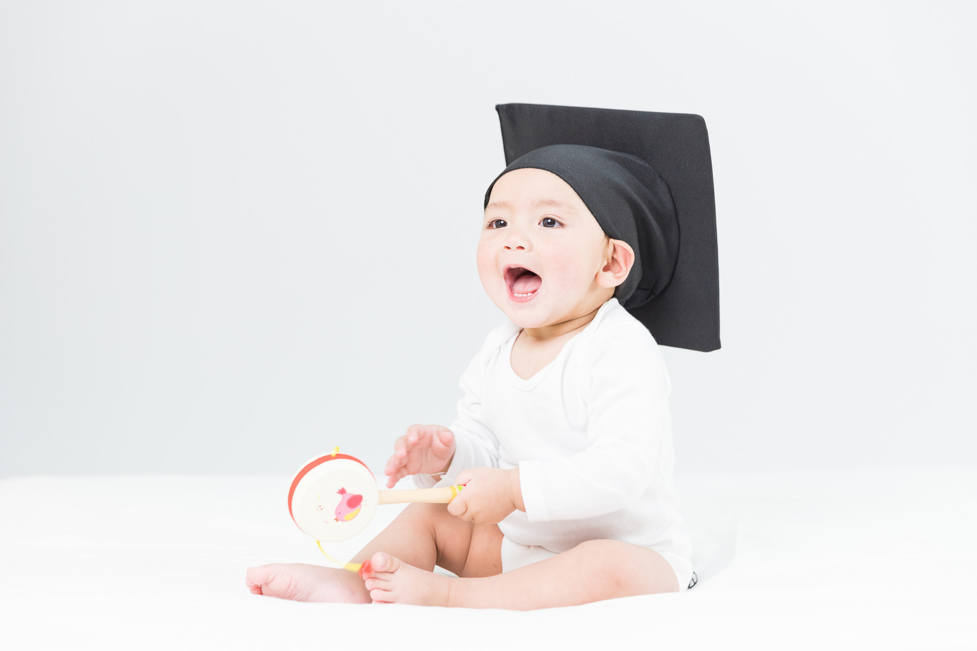 孩子聪明不聪明不是和别人比较，而是看智力评价标准，家长要重视