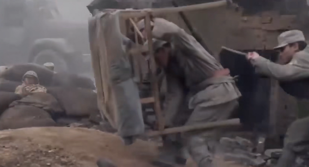 《小兵张嘎》里湿棉被挡子弹，是真是假？真枪实弹做个试验看结果