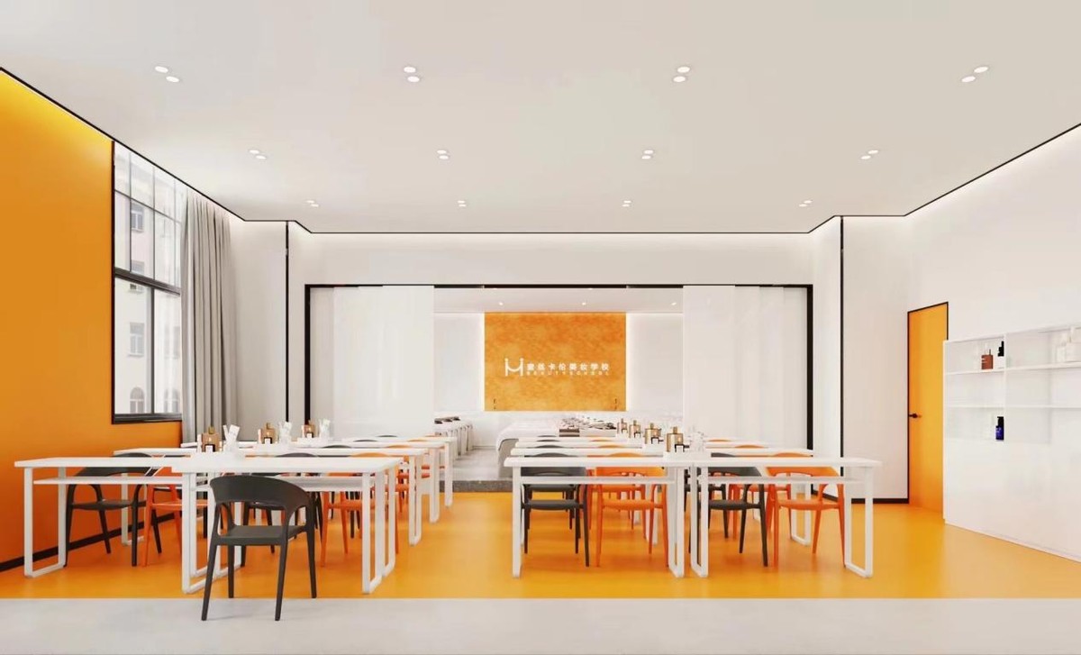 蜜丝卡伦美妆美甲学校启幕大秀，致敬色彩，戏出云南