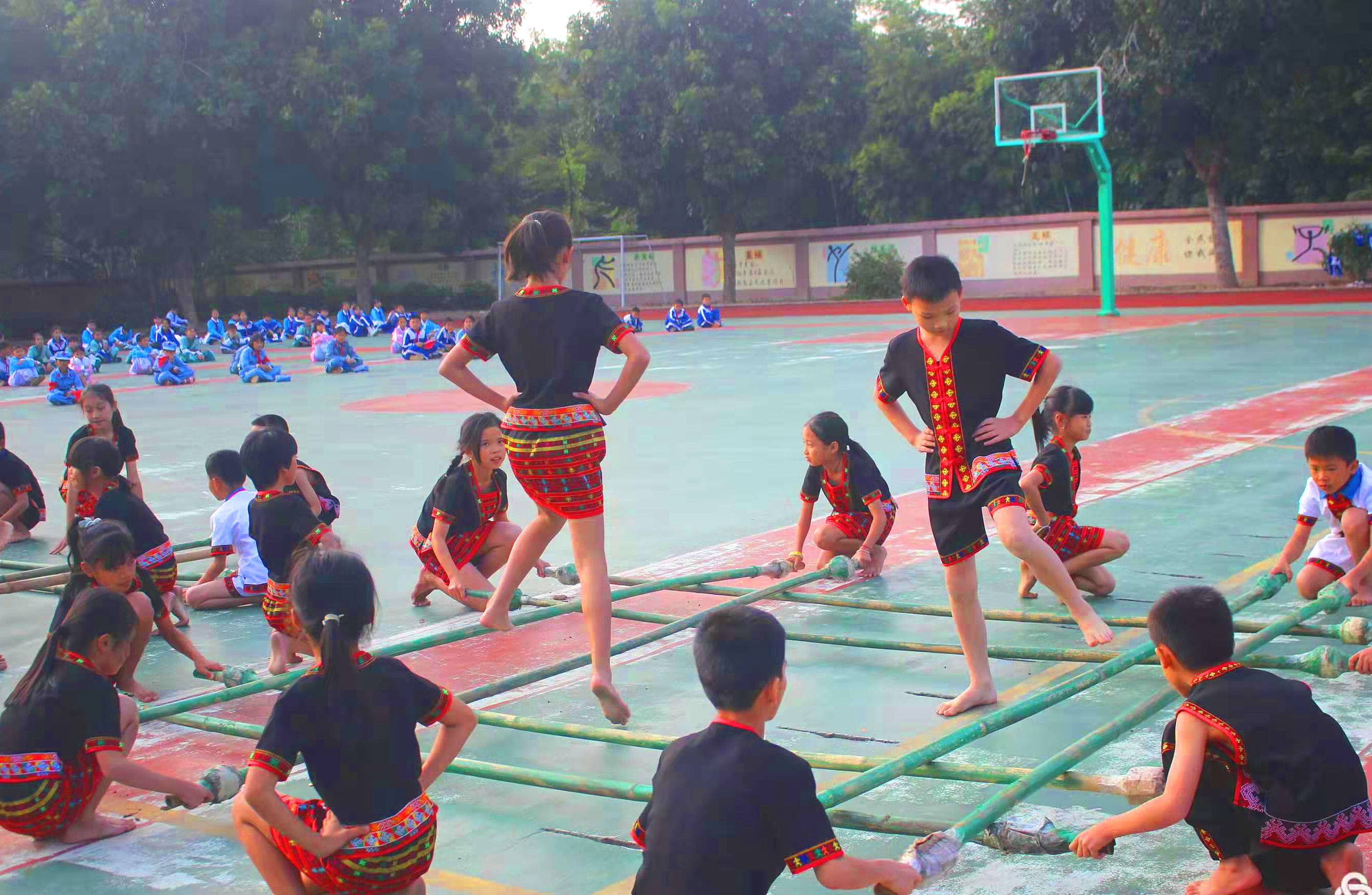 白沙县打安镇中心学校：“弯道超车”下的美丽“蝶变”