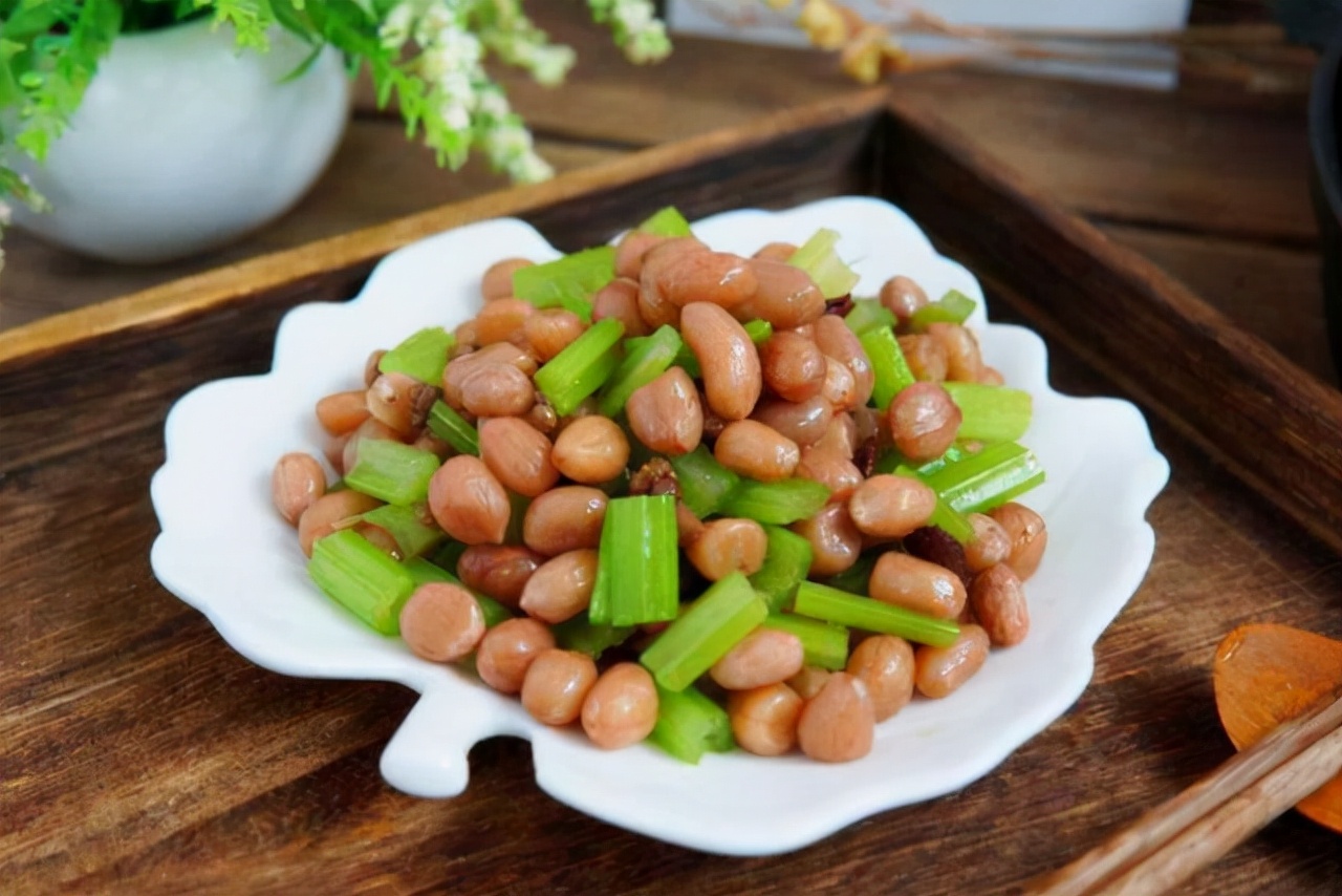 吃生花生和吃熟花生，有什么区别？都对身体有哪些好处？不妨看看