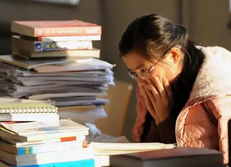 2022年迎来“史上最多毕业生”，1076万人创新高，学生出路在哪？