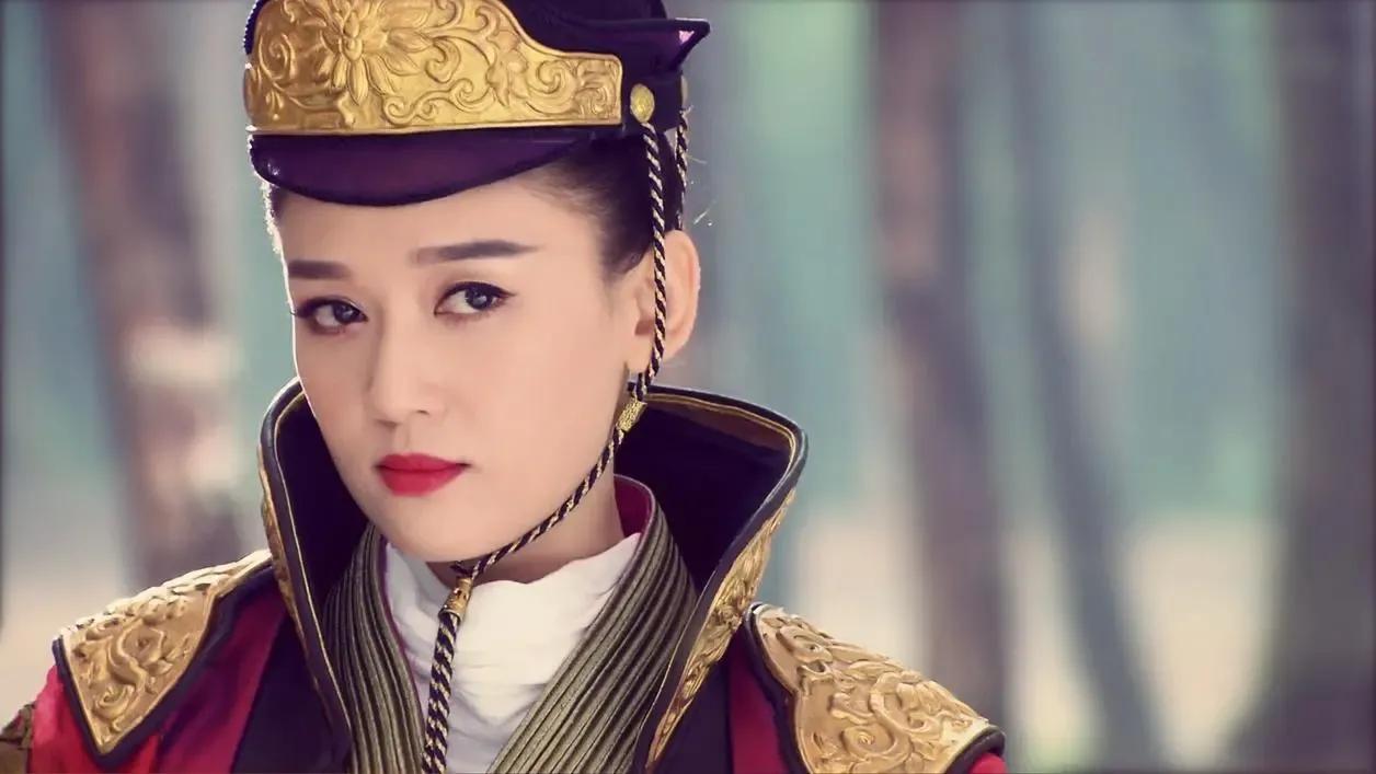 你觉得东方不败哪个打扮最好看？