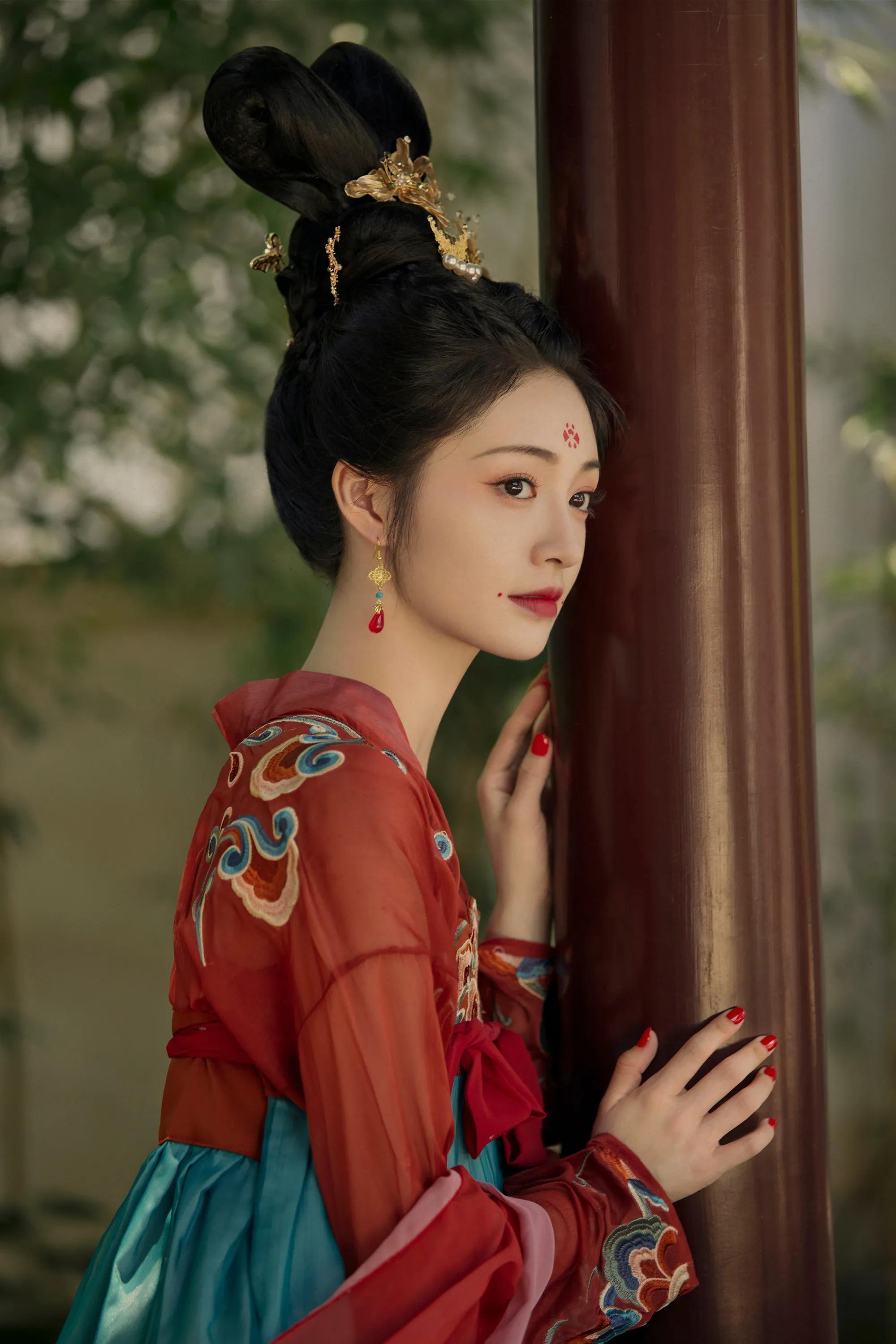 周洁琼古风大片