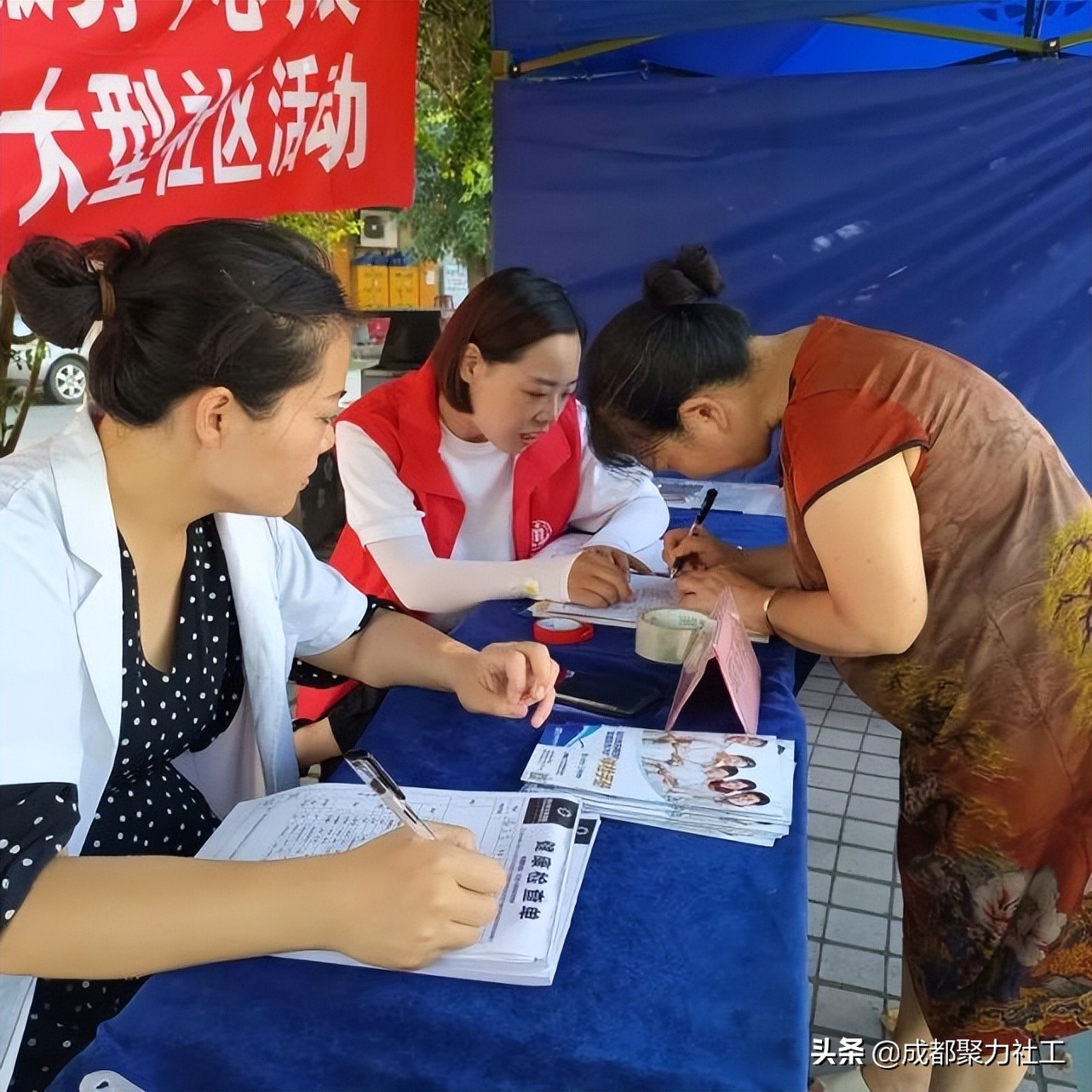 2022情暖新津——“开展义诊义检 服务百姓健康”社区活动