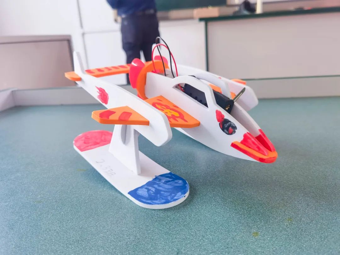 黄甲小学开展“人人参与科技节，我的科技节我做主”科技节活动