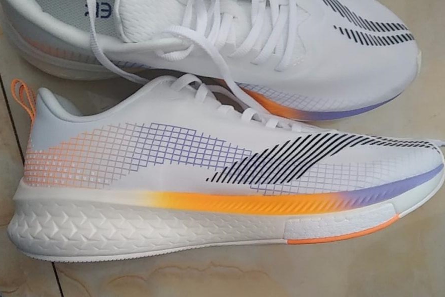 市售主流跑鞋中底材料介绍，附12款适合新手的高性价比跑鞋推荐