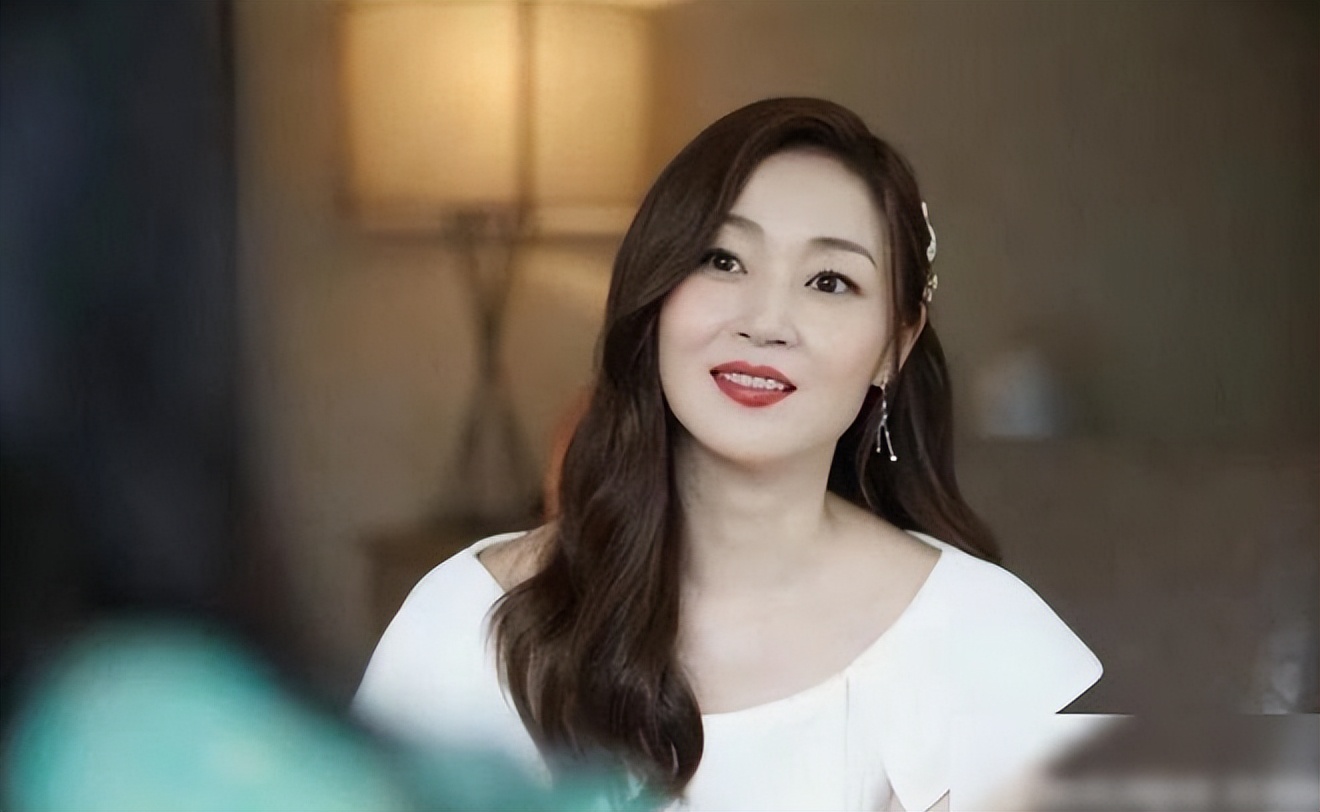 千娇百媚一颗痣，娱乐圈8位“痣美人”，谁最有味道？