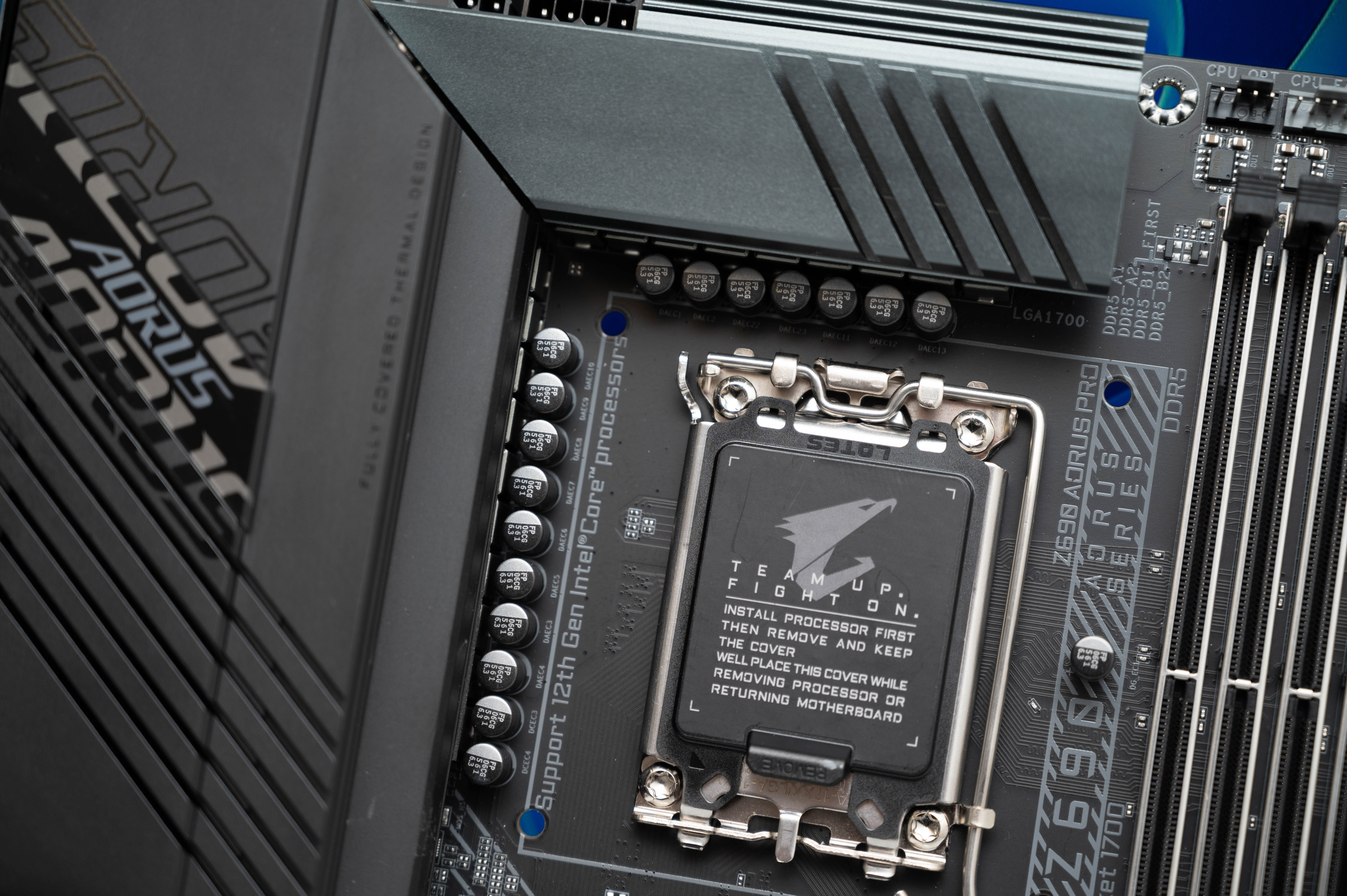 可以，这很雕！技嘉大雕Z690驾驭12代i9-12900K上手简测