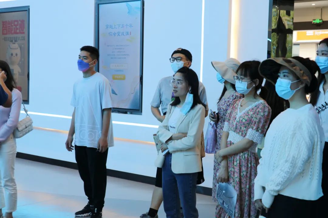 双流区实验小学外国语学校全体教师受邀到区融媒体中心参观学习