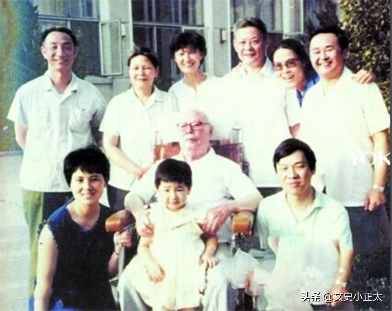 至今仍健在的开国元帅夫人，如今95岁高龄仍健朗，孙女成为歌星