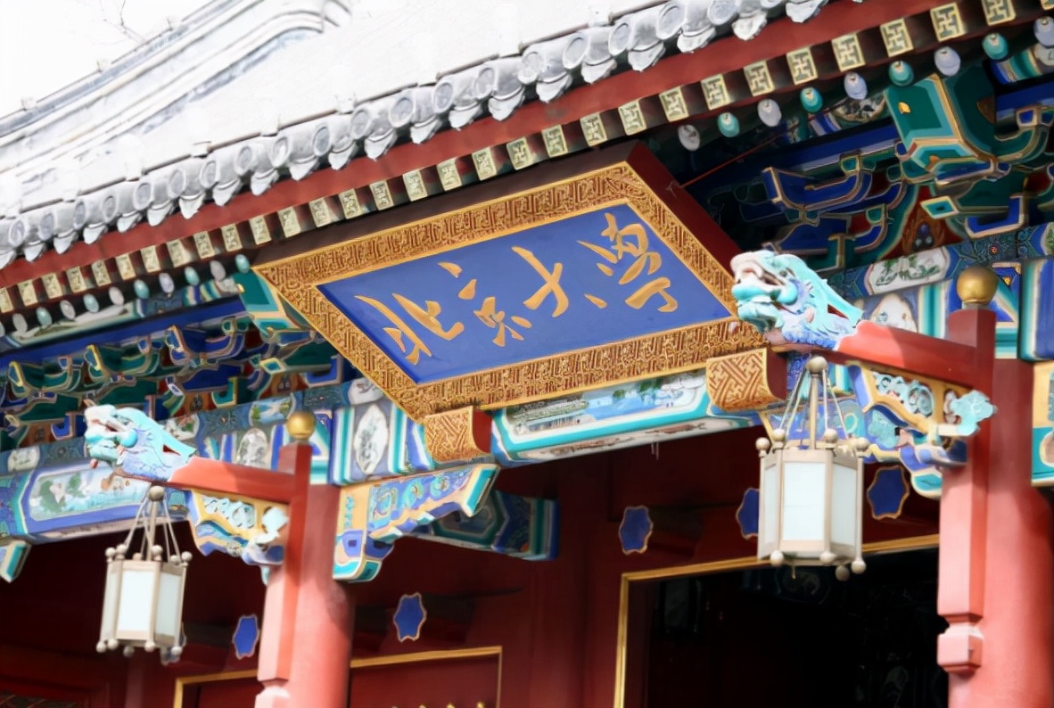 适合文科生报考的大学，未来发展前景好，学文的学生要了解