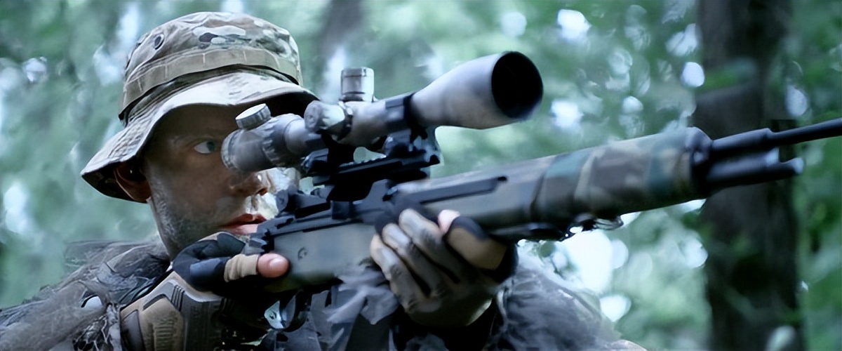 吴京硬汉枪战动作片《战狼》武器解析盘点