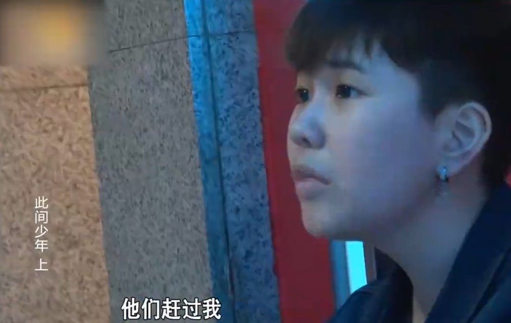 《变形计》里与李宏毅打架，14岁辍学的陈佩雯，如今却整容过度？