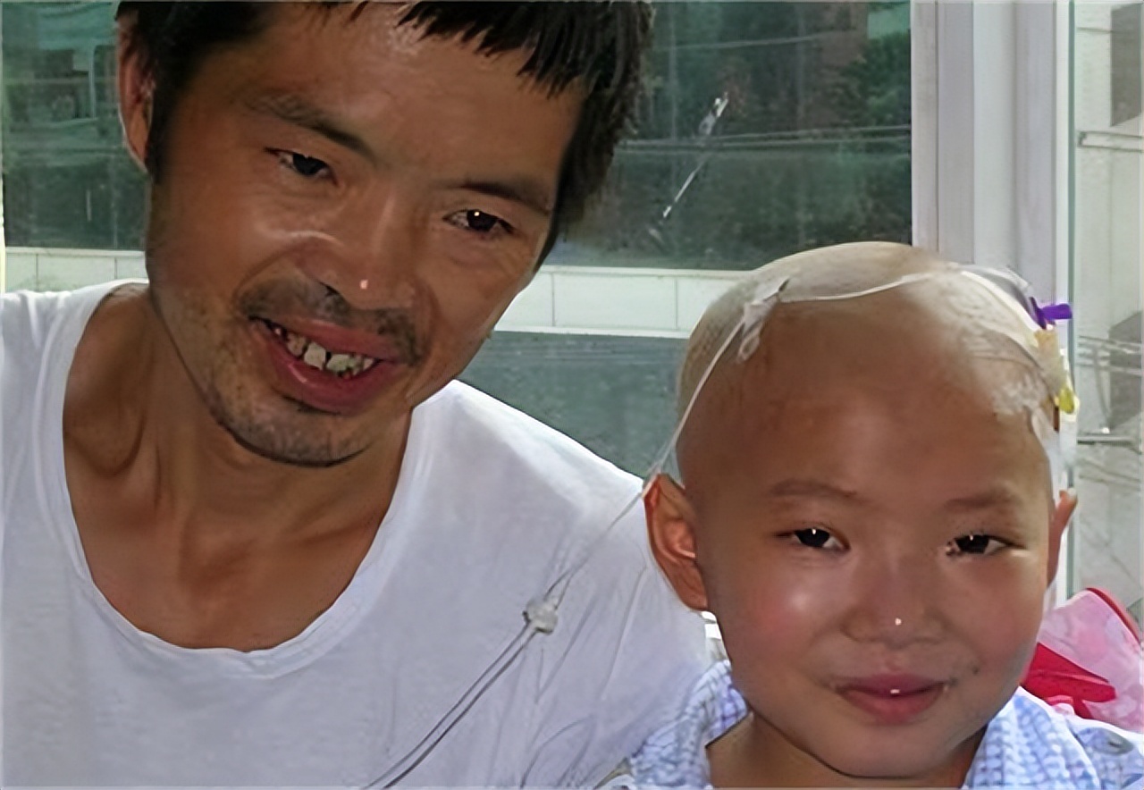 2005年女童身患白血病，为减轻养父负担，偷偷签下放弃治疗协议