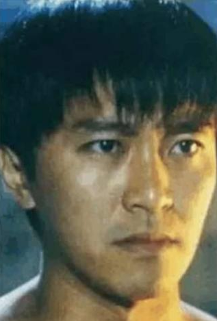 双眼皮如今变成颜值分水岭，有人靠它提升颜值，有人变身悲伤蛙