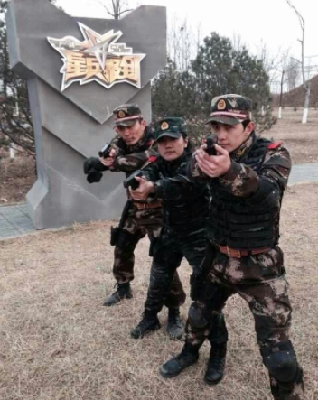 让人舔脚趾，当众凌辱学员，盘点那些令你难以想象的明星恶臭行为