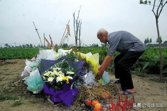 08年汶川地震，向倩和范跑跑都是老师，谁让我们泪目和致敬？