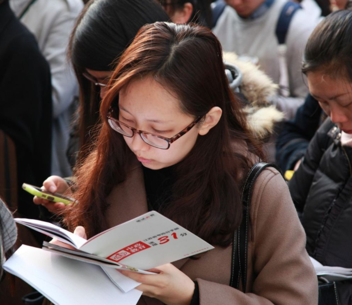 公务员考试中，文科生的优势可不容小觑，尤其这6个专业更易上岸