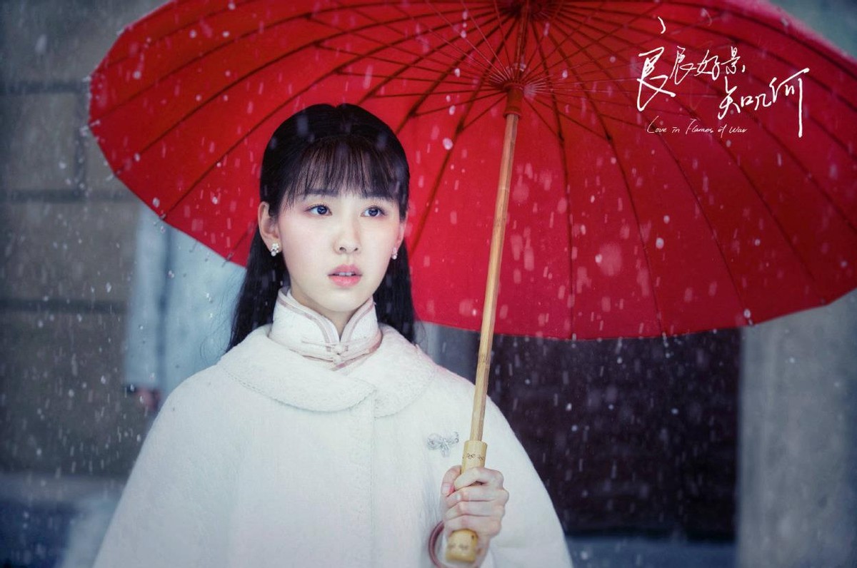 "娱圈学霸"陈都灵：素颜证件照打败章泽天，挤掉杨紫出演女主角