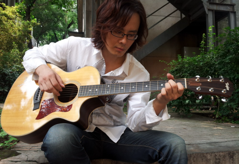 “那坟前开满丁香花”，20年前爆红的《丁香花》，唱的亡者是谁？