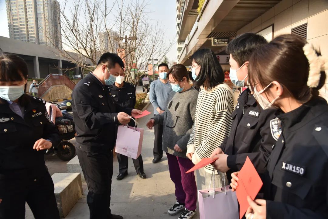 奉献在岗位 慰问到一线 | 西安公安长安分局开展“三八”国际妇女节主题慰问活动