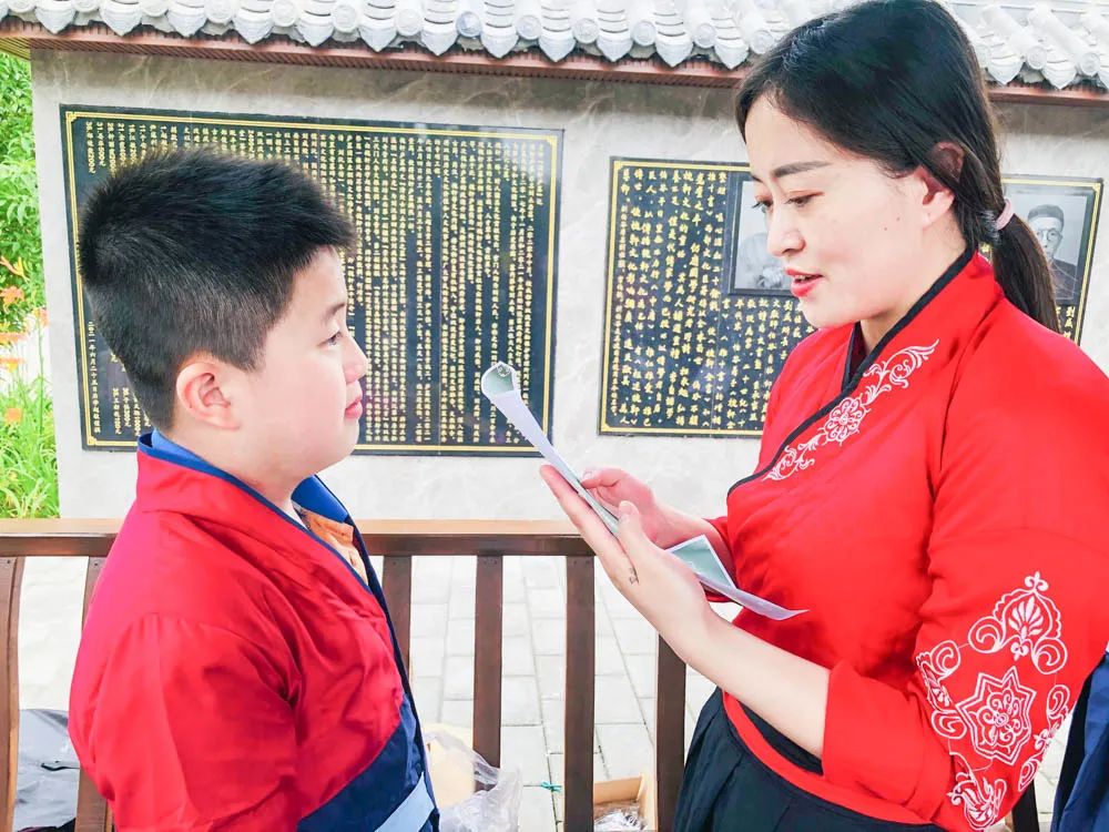 金桥小学参加“非遗传播周·青青艾草香悠悠故里情”主题活动