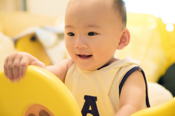 女儿大了，爸爸就不能给孩子洗澡了？孩子不愿自己洗澡，怎么办？