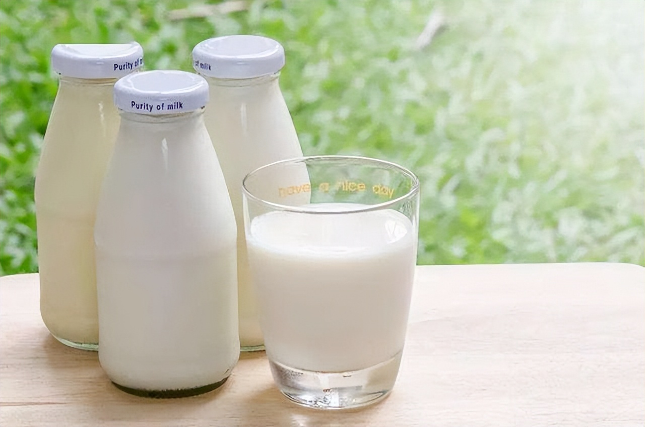 牛奶全是防腐剂，有毒还致癌？医生提醒：现在知道还不算晚