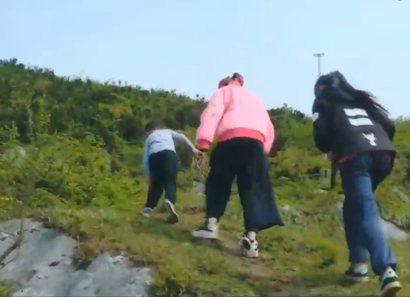 辽宁巨婴：16岁吃饭靠人喂，每天开销过万，开兰博基尼卖手机壳