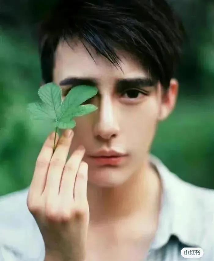 改造前平平无奇，改造后秒变男神，4位男星的“改头换命”惊呆人