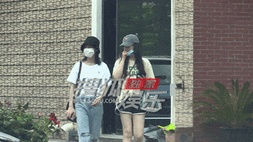 独家：赵粤王艺瑾下班素颜逛街 一起逛超市到天黑