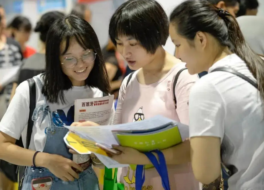 高考607分上985天大，毕业后“送外卖”3年挣40万，务实还是傻？