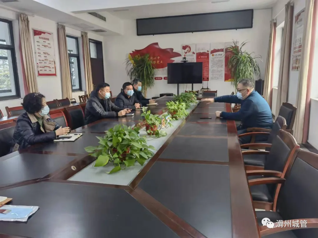 滑县“城管蓝”化身“志愿红”下沉道口镇街道助力抗疫