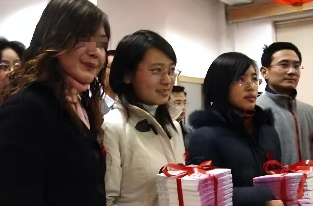 女大学生朱力亚感染艾滋病的故事